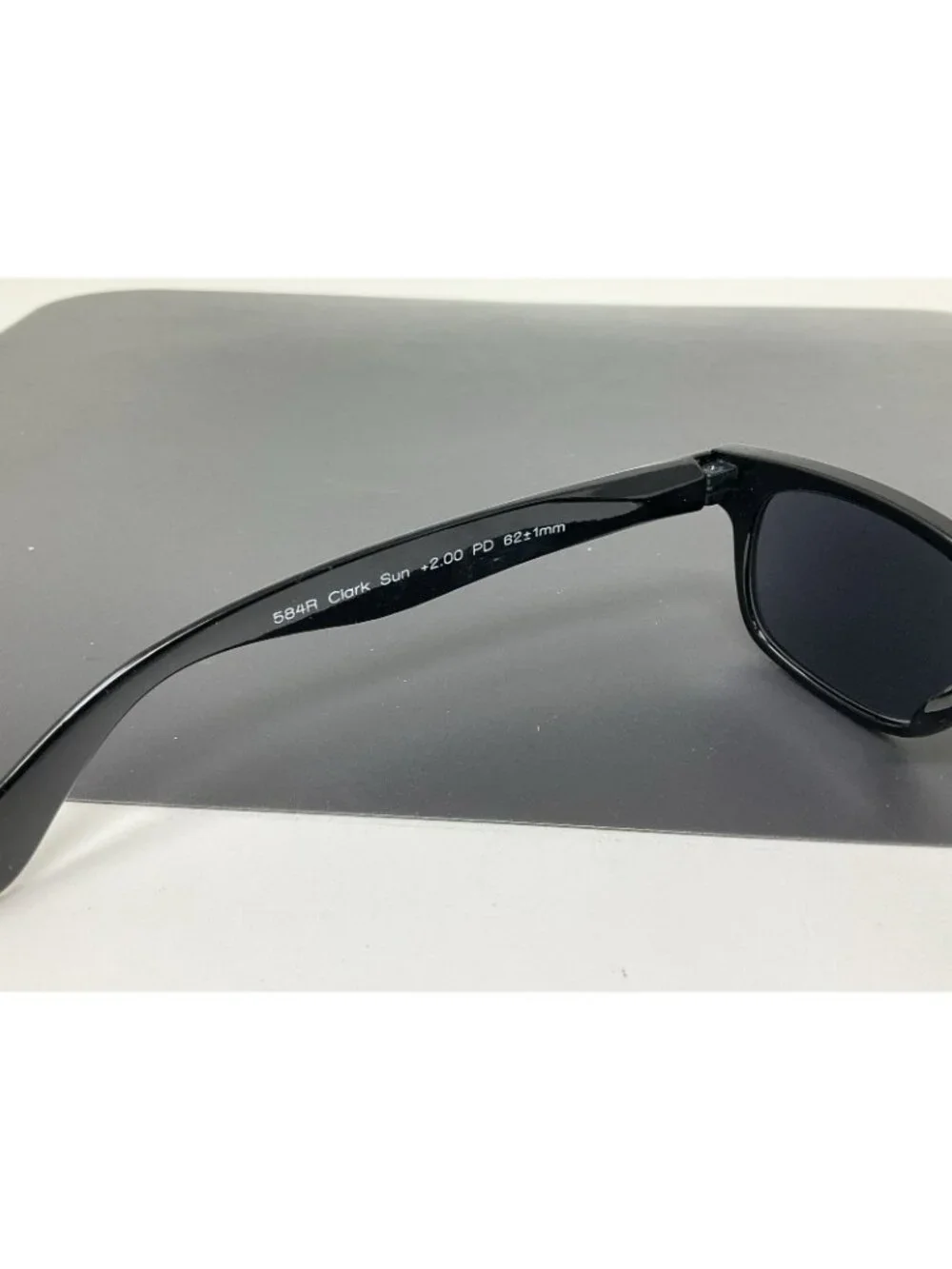 Peepers 584R Clark Sun Black Reading Glasses +2.00 Sunglasses